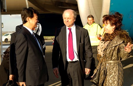 Prime Minister Dung arrives in Netherlands for 3rd Nuclear Security Summit